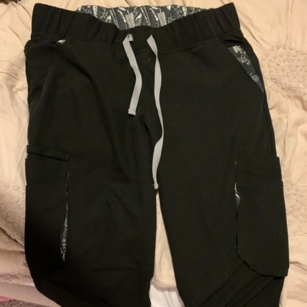 FIGS Women’s Black Tema - Wide Leg Cargo Scrub